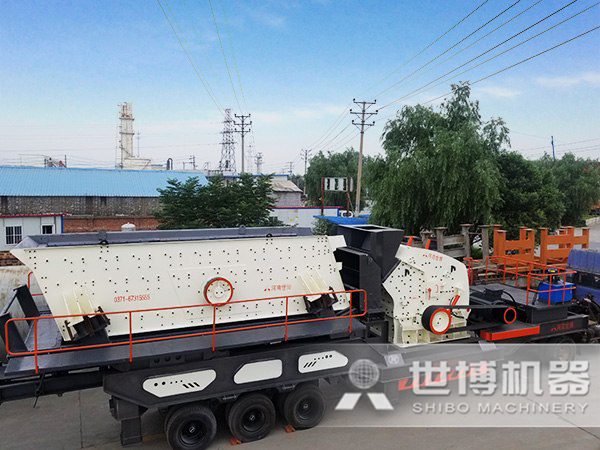 移動反擊式碎石機(jī)