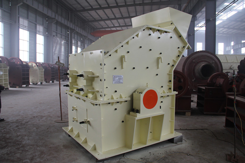 細(xì)碎制砂機(jī)，小型粉碎鵝卵石機(jī)
