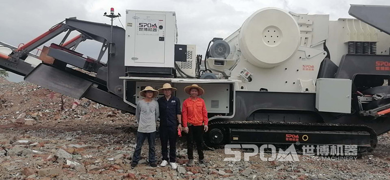 世博大型混凝土破碎機客戶現(xiàn)場，歡迎考察