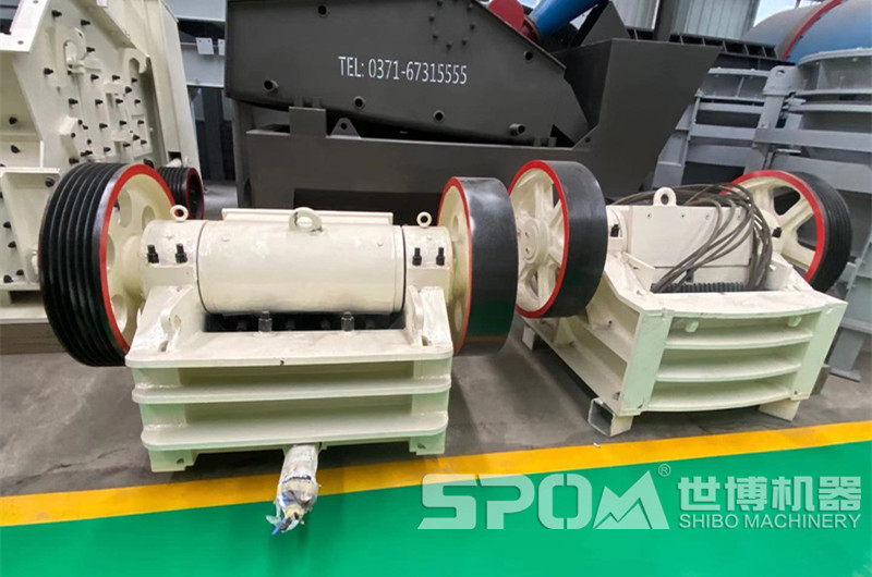 世博車間小型細鄂破成品，150x750細顎破碎機